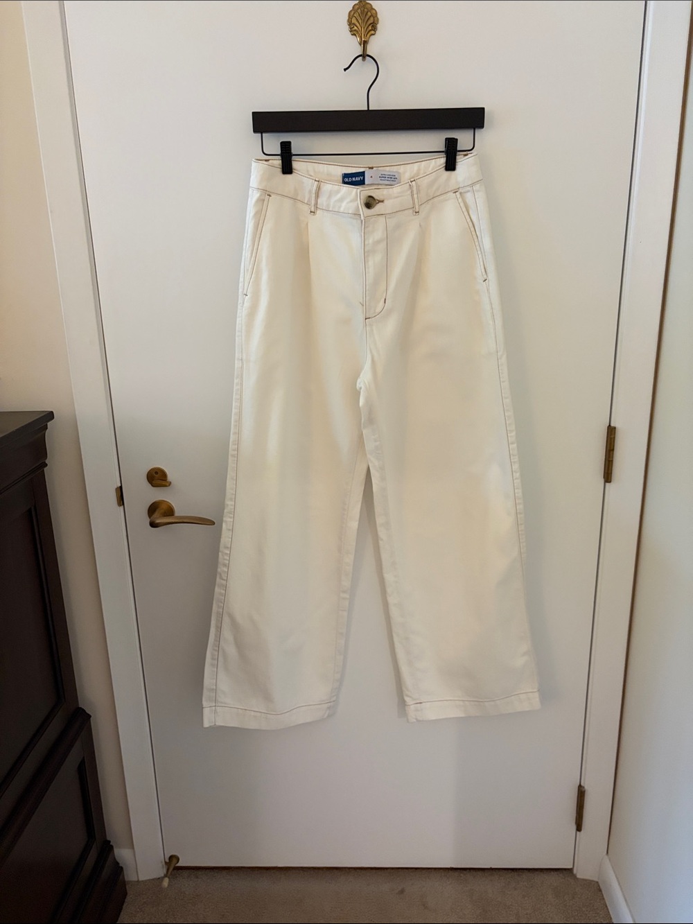 Old Navy Cream High-Rise Pleated Waist Wide-Leg Jeans Size 4